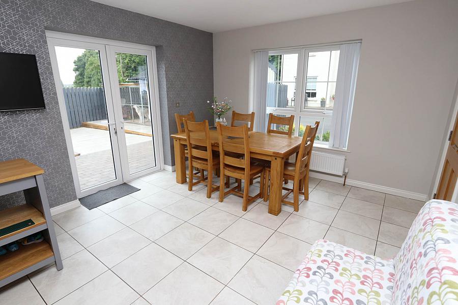 16 Lakebourne Lodge