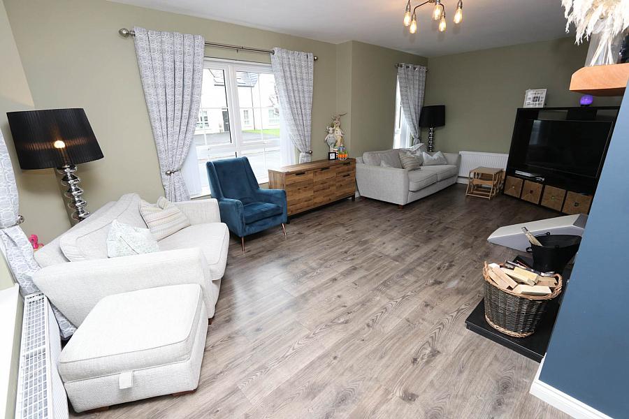 16 Lakebourne Lodge