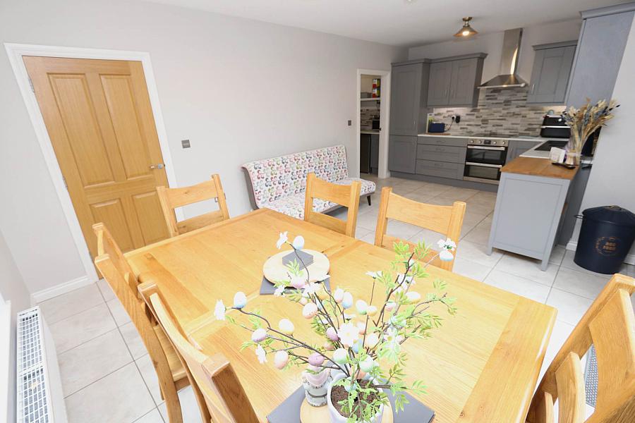 16 Lakebourne Lodge