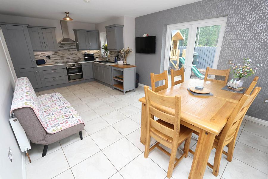 16 Lakebourne Lodge