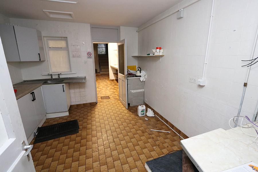 Commercial Unit To Let Main Street