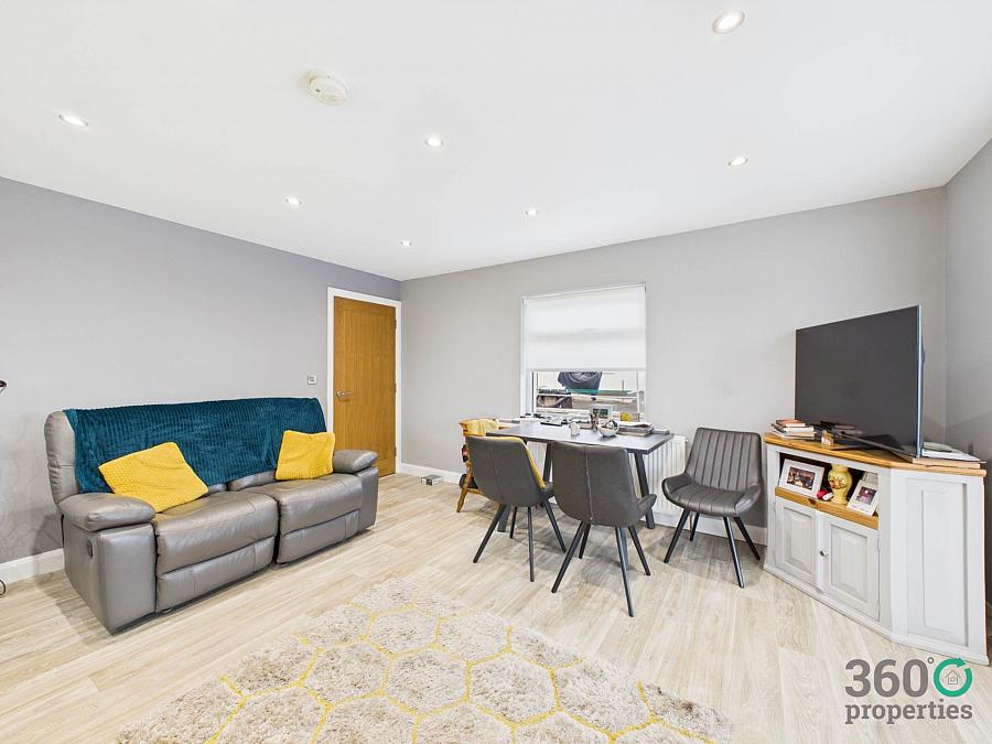 15&15a Doctors Road