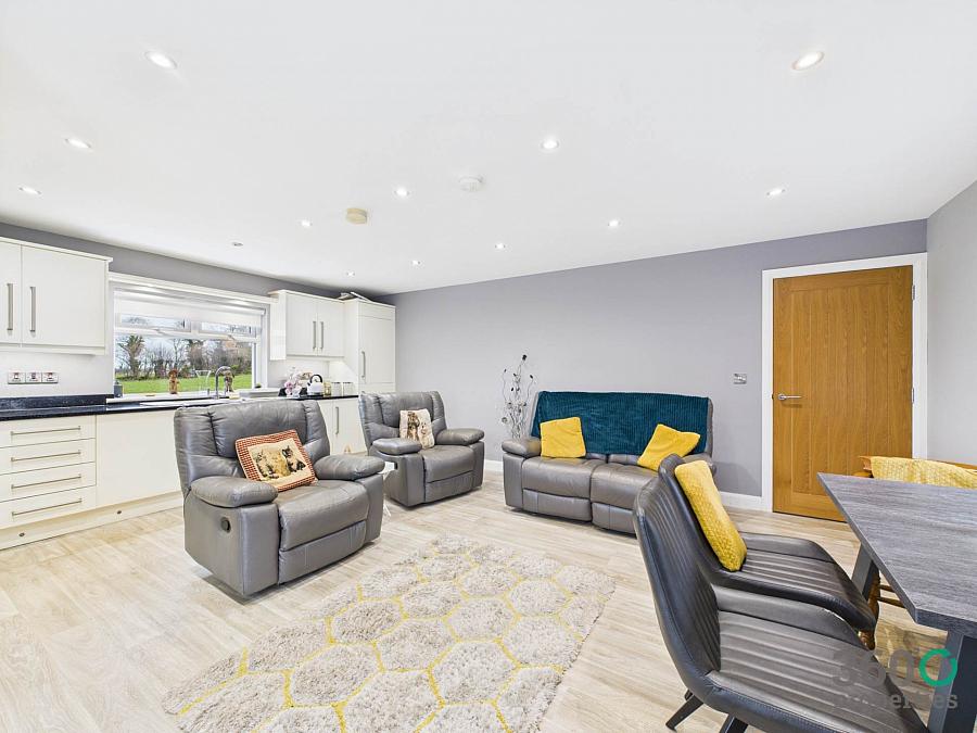 15&15a Doctors Road