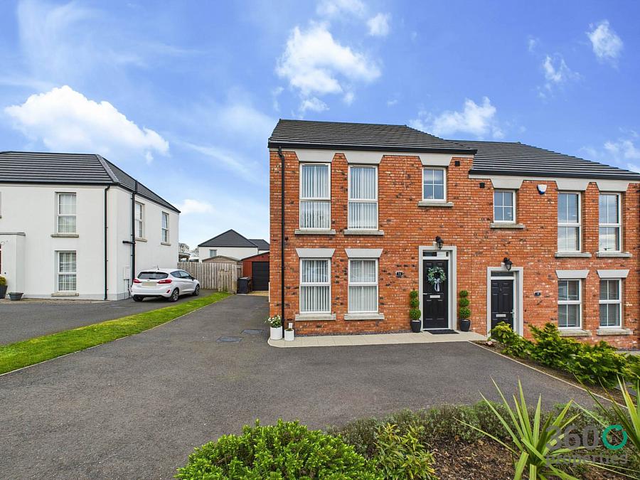 16 Foxton Wood Avenue