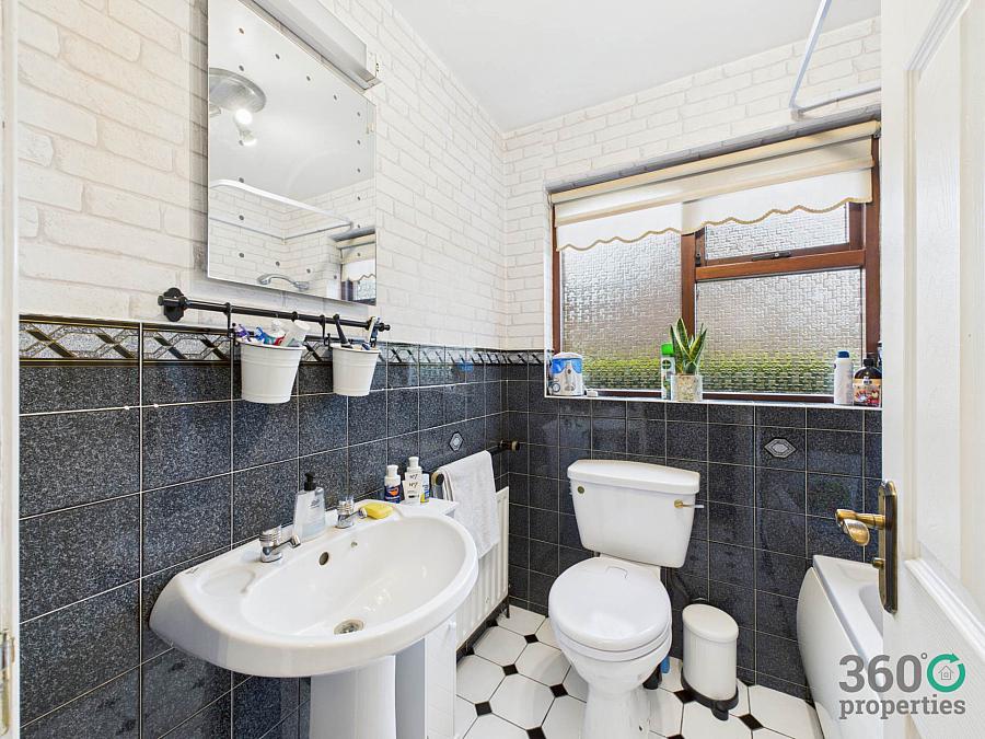 14 Farm Lodge