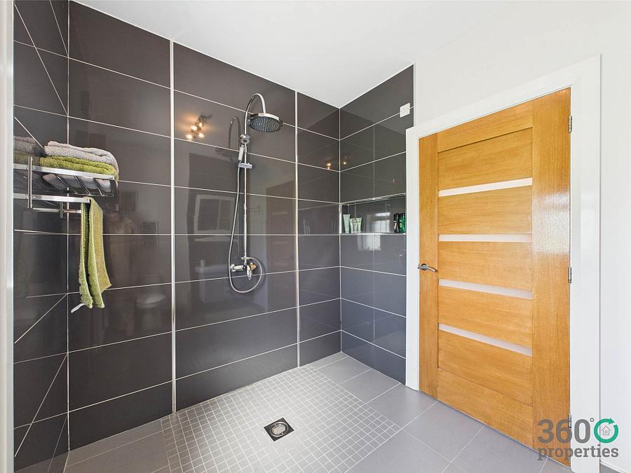 15 Mount Davys Road
