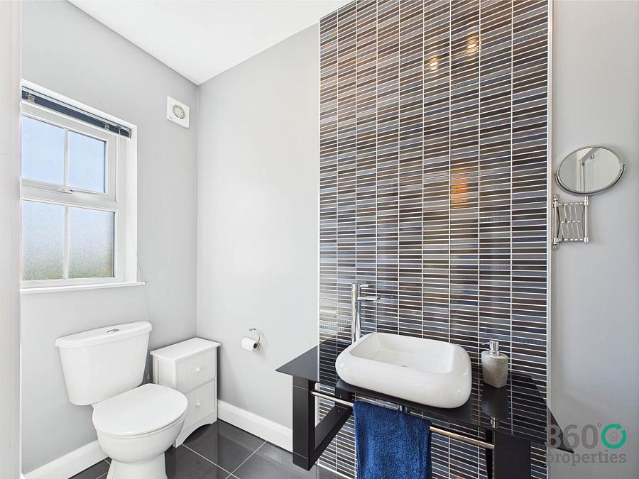 15 Mount Davys Road