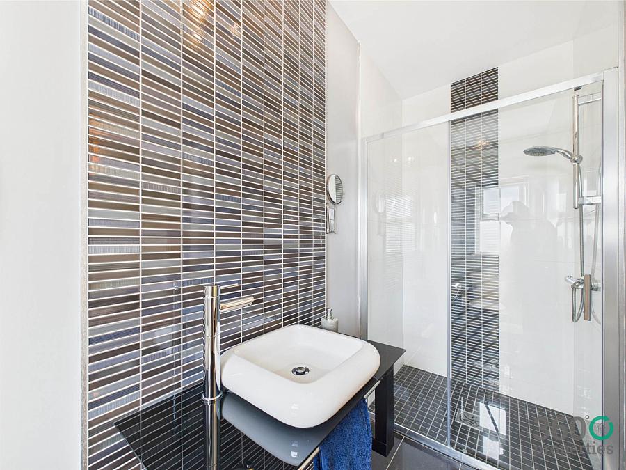 15 Mount Davys Road