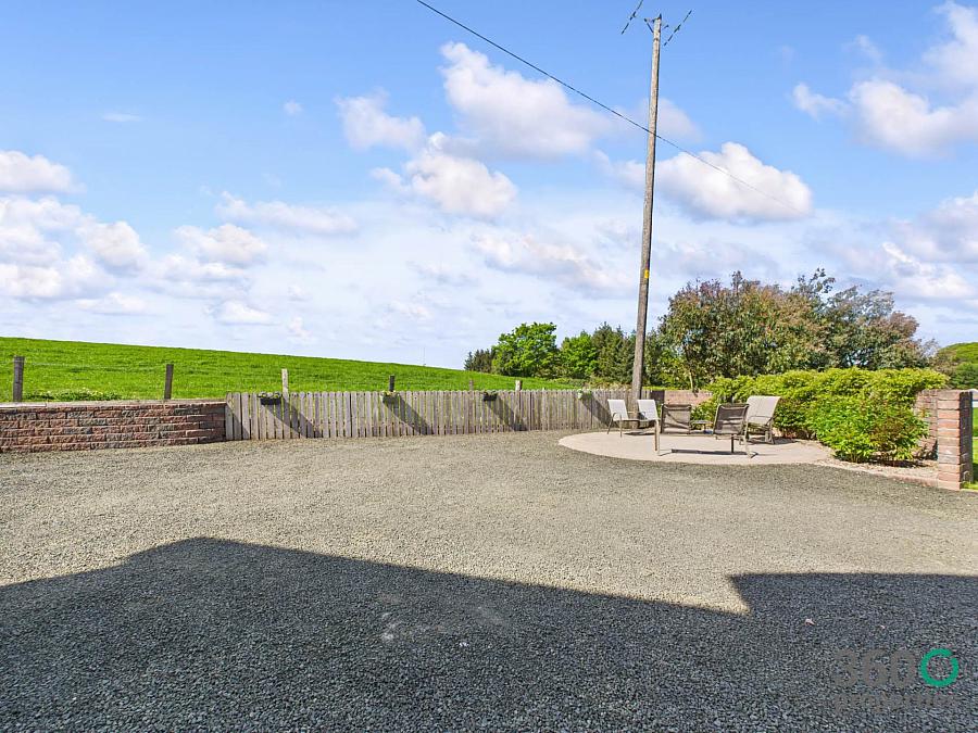 15 Mount Davys Road