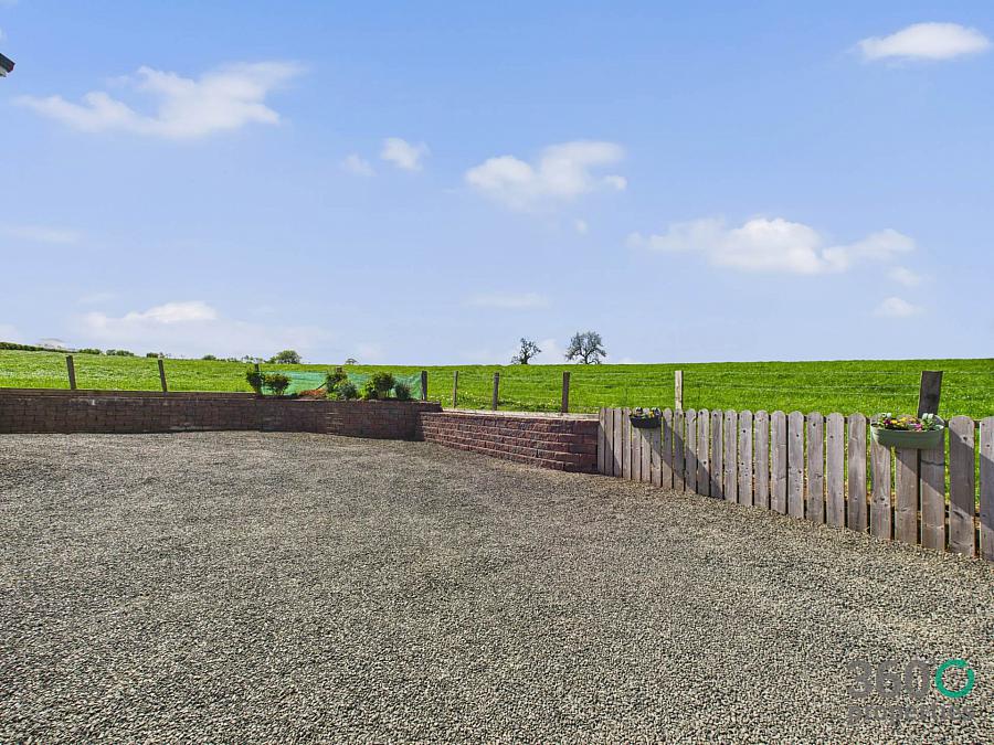15 Mount Davys Road