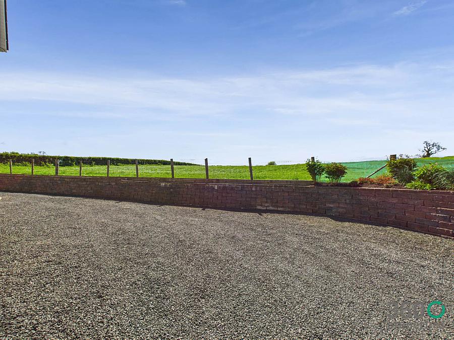 15 Mount Davys Road