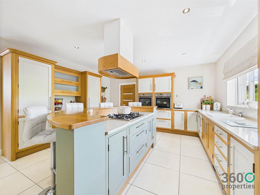 15 Mount Davys Road