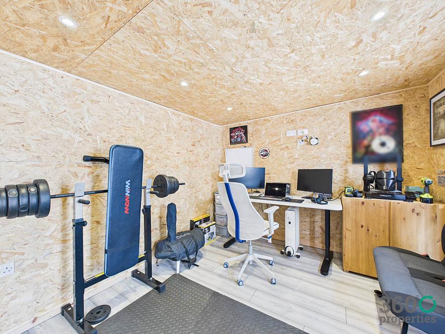7 Rockfield Park