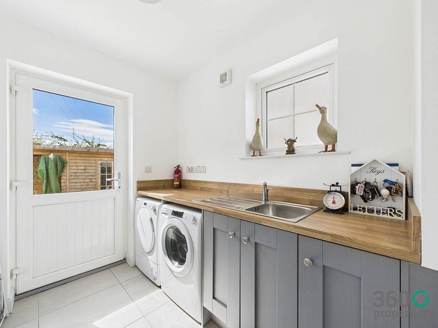 7 Rockfield Park