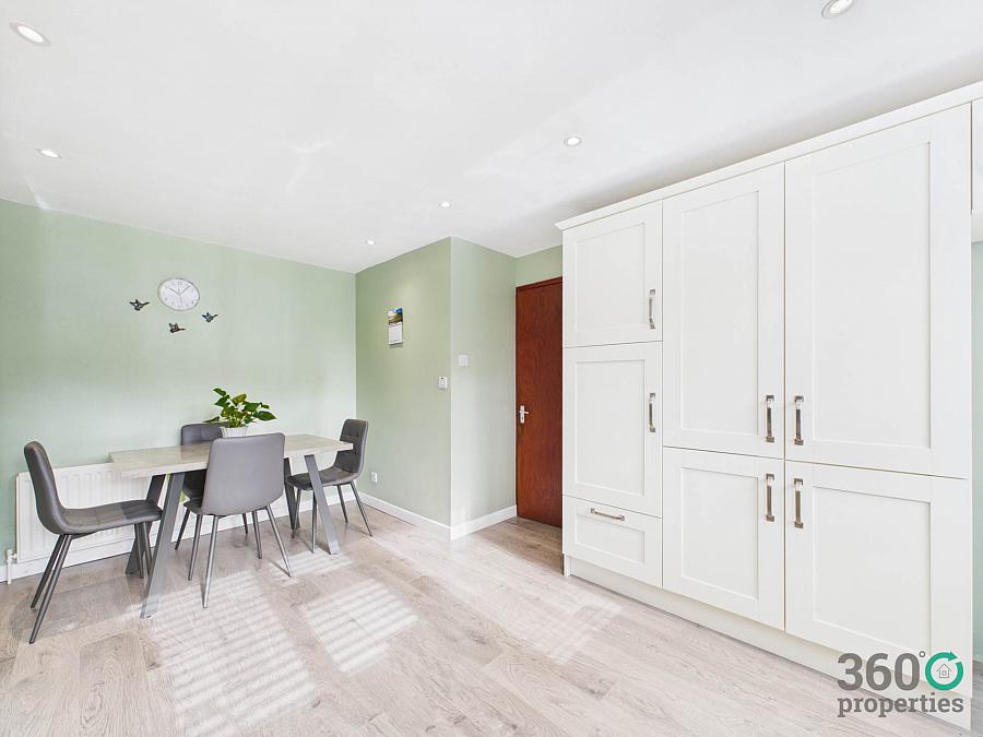 2 Wood Green Avenue