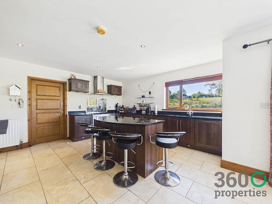 8 Maxwells Road