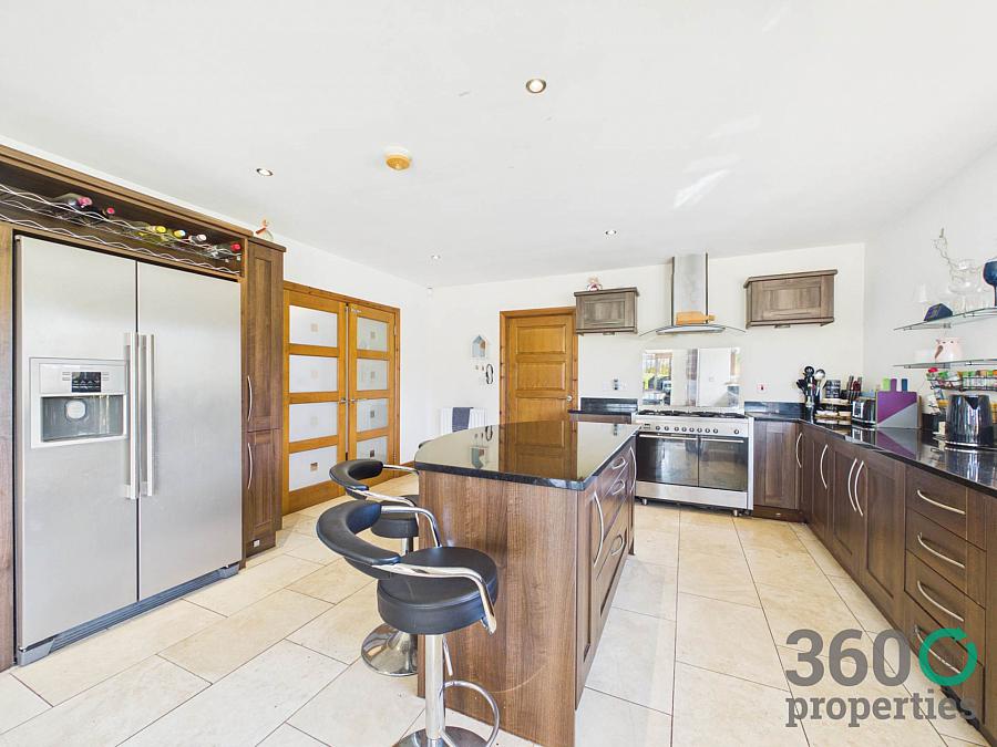 8 Maxwells Road