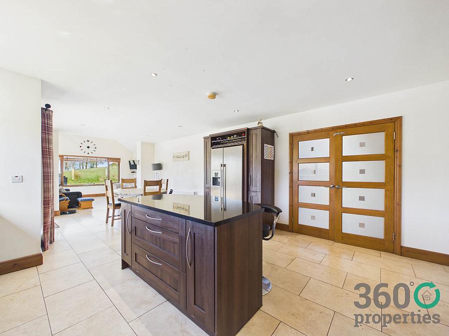 8 Maxwells Road