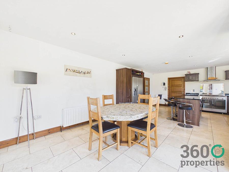 8 Maxwells Road