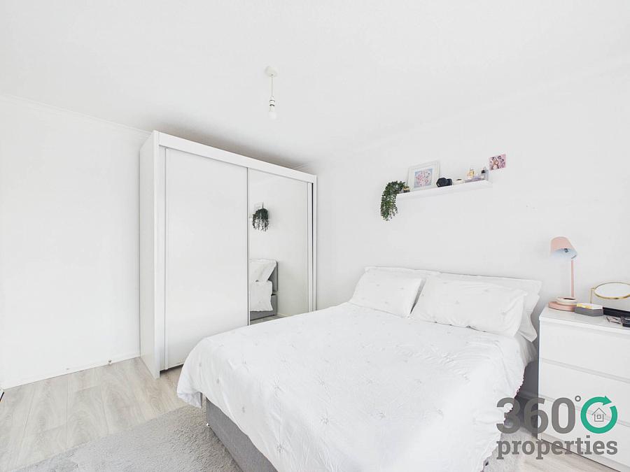 16 Camphill Park