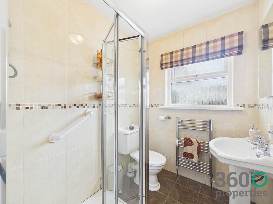 16 Camphill Park