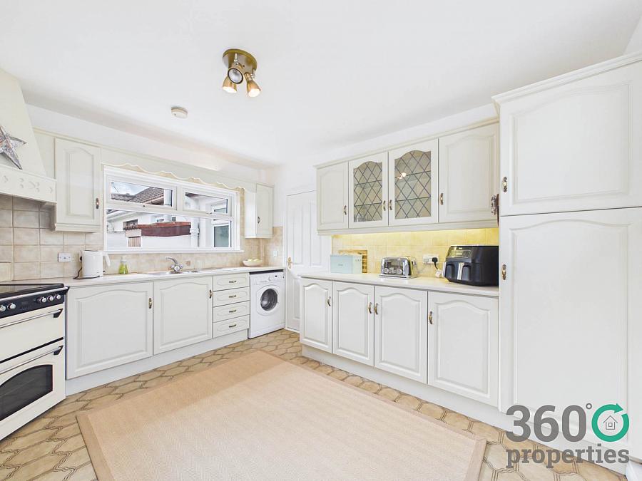 16 Camphill Park