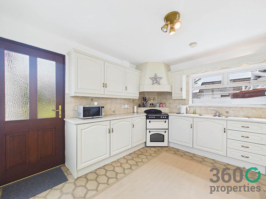 16 Camphill Park