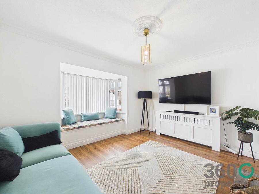 16 Camphill Park