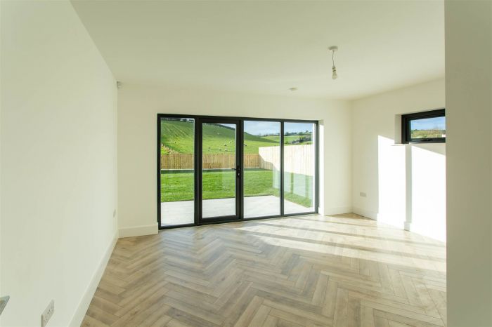 Admiralty, 16 Whitehem