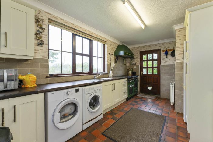 The Lodge, 18 Ballyeasborough Road