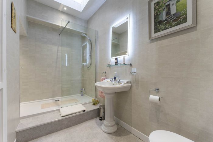 The Lodge, 18 Ballyeasborough Road