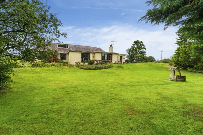 The Lodge, 18 Ballyeasborough Road