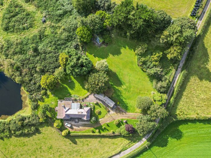 The Lodge, 18 Ballyeasborough Road