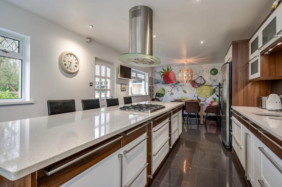 12 Lisinaw Road