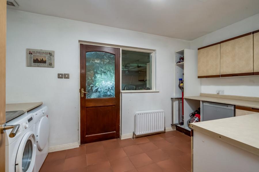 12 Lisinaw Road
