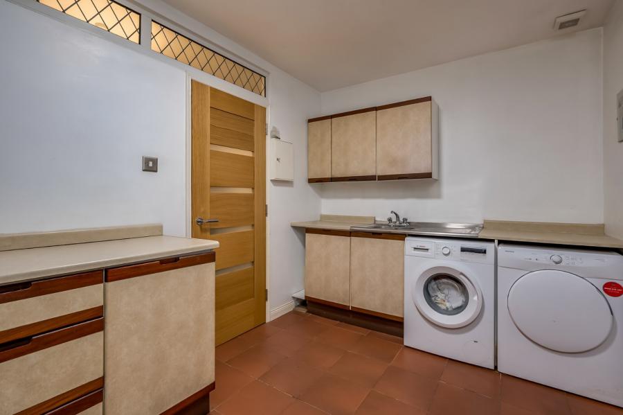 12 Lisinaw Road