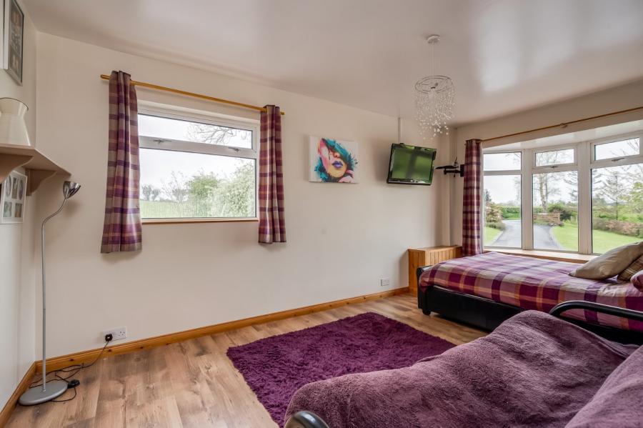 12 Lisinaw Road