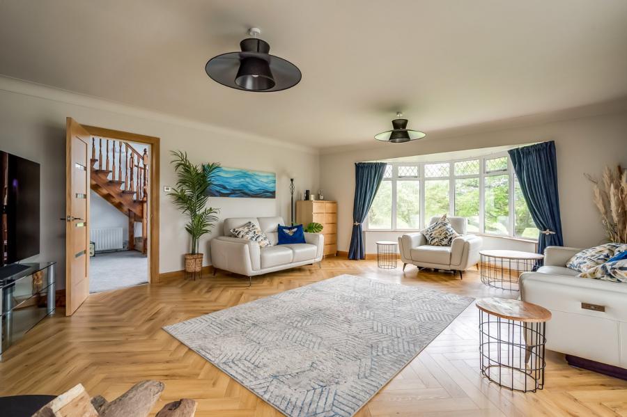 12 Lisinaw Road
