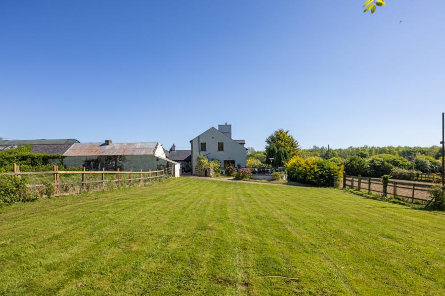Cherryvale Farm, 22 Lisbarnet Road