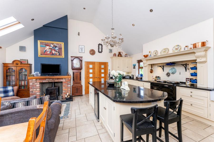 Longview Lodge, 7a Inishargy Road