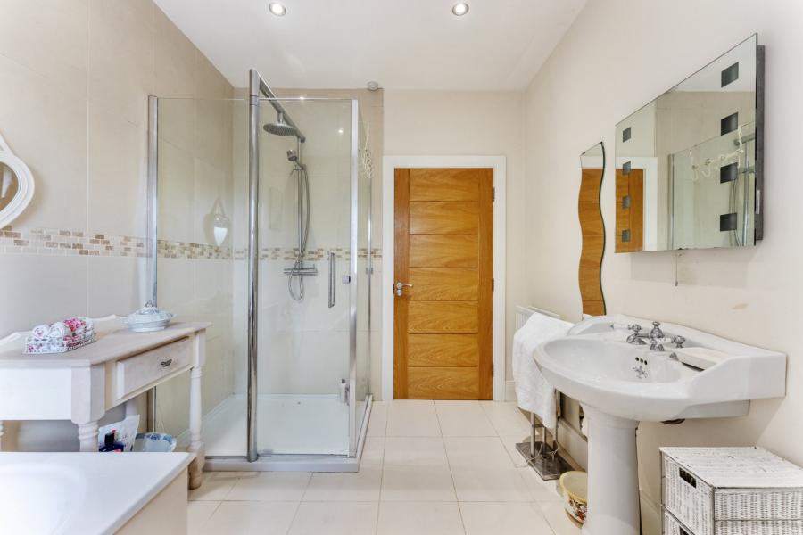 Longview Lodge, 7a Inishargy Road