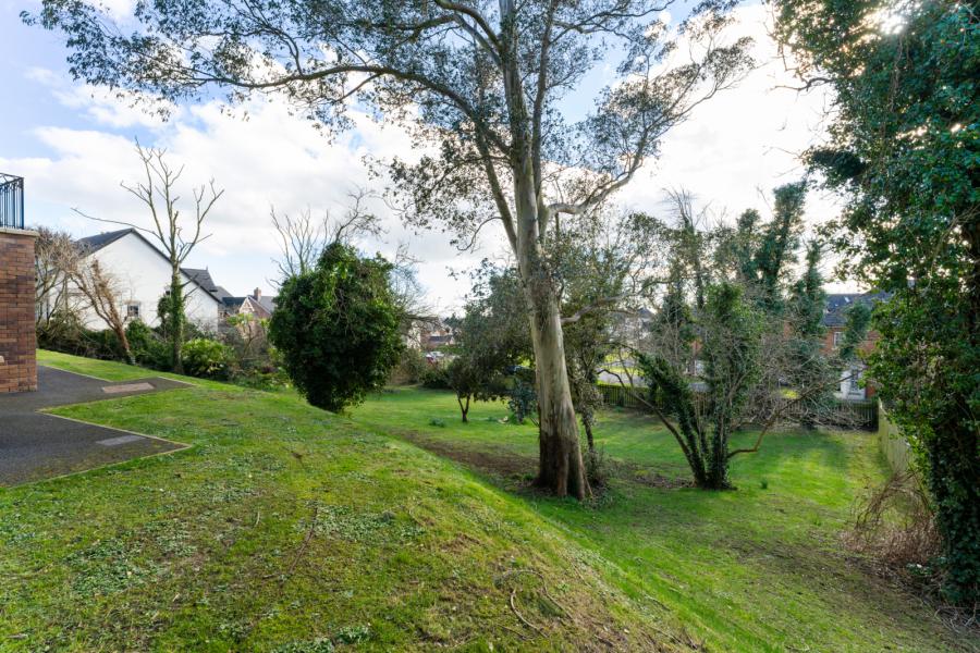 4 Tullynagardy Green