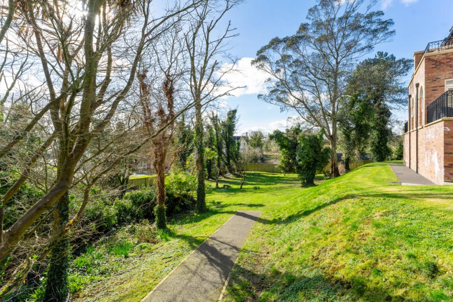 4 Tullynagardy Green