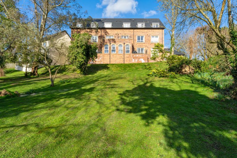 4 Tullynagardy Green