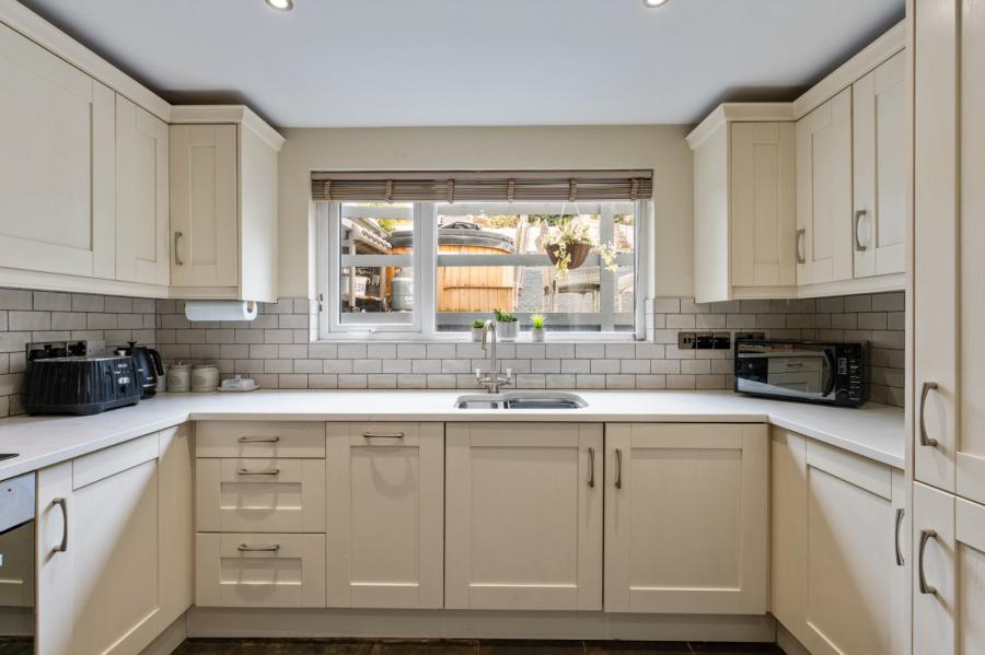 6 Belfast Road