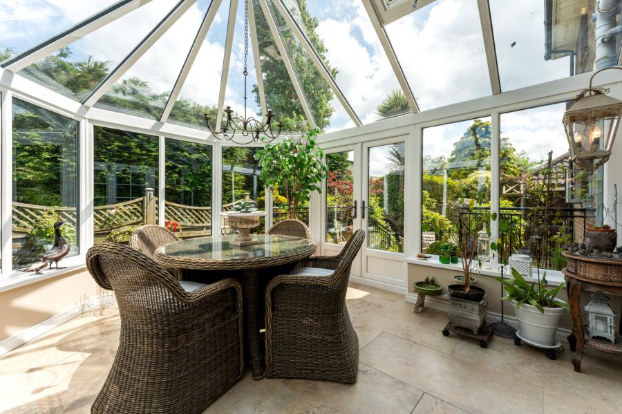 3 Lynnehurst Park