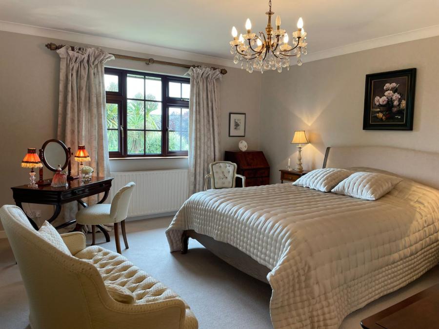 3 Lynnehurst Park