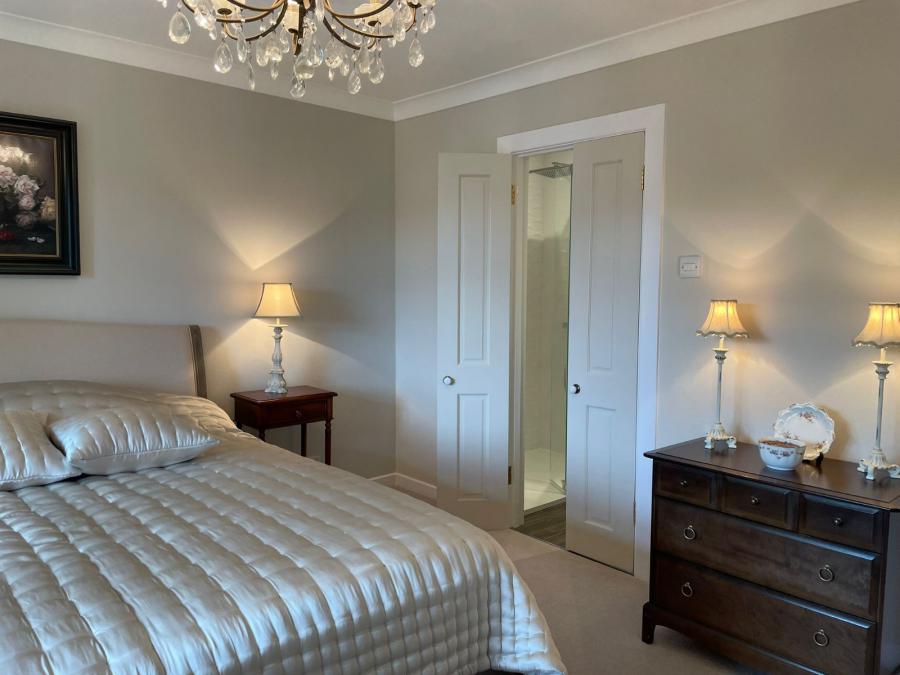 3 Lynnehurst Park