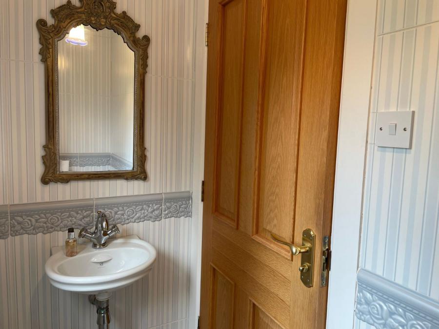 3 Lynnehurst Park