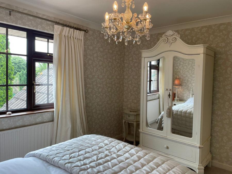 3 Lynnehurst Park